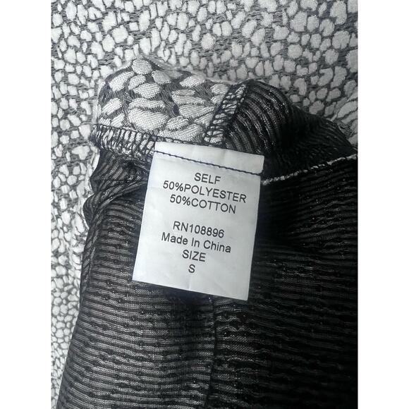 For HER nyc Shirt Bell Sleeve Flowy Long Gray White Top Pockets Size Small - Picture 4 of 9